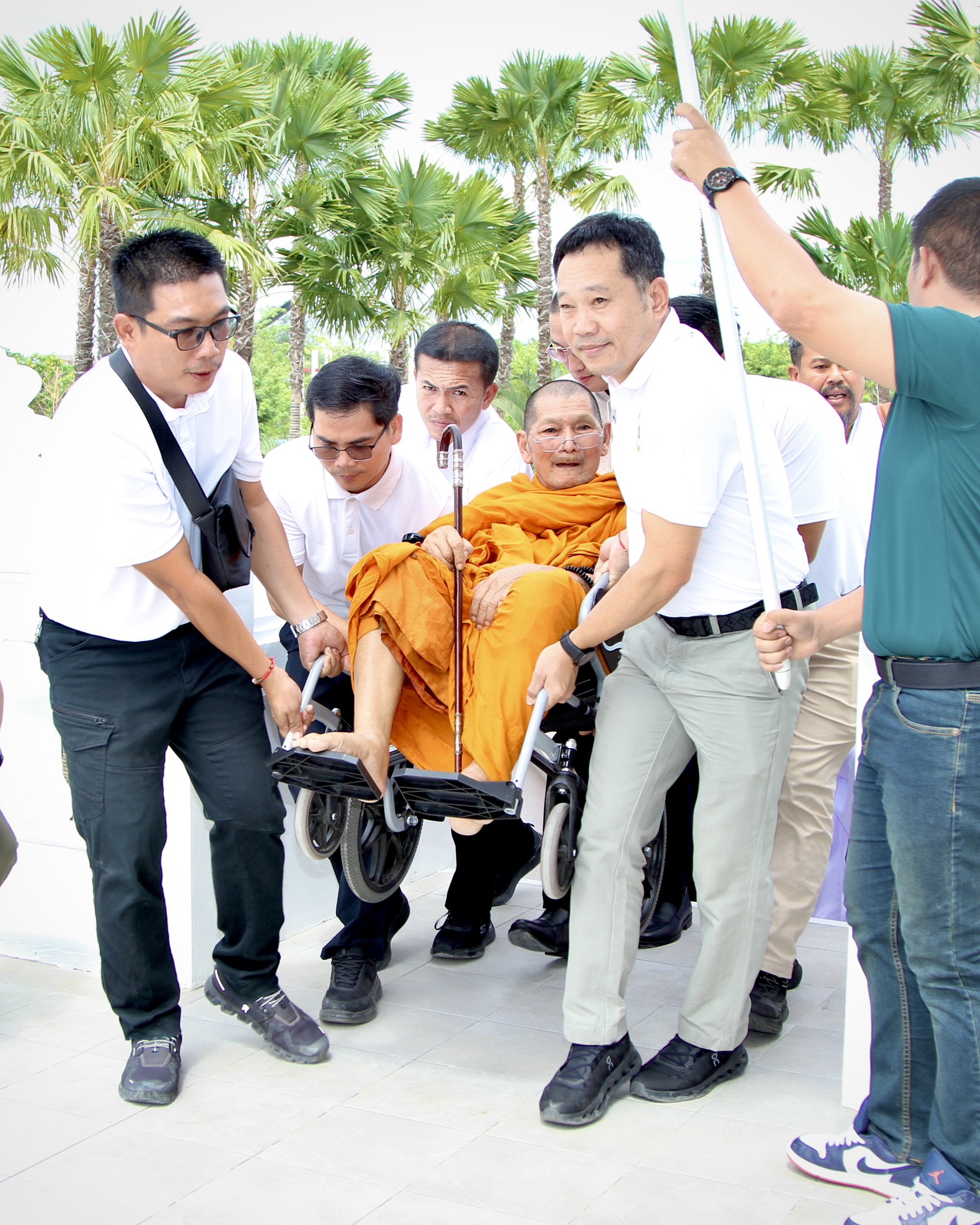 title - รองเลขาธิการ ส.ป.ก. ร่วมคณะ รมช.เกษตรฯ ทำบุญงานพืชสวนโลก พร้อมลงพื้นที่ตรวจเยี่ยม ส.ป.ก.อุดรธานี